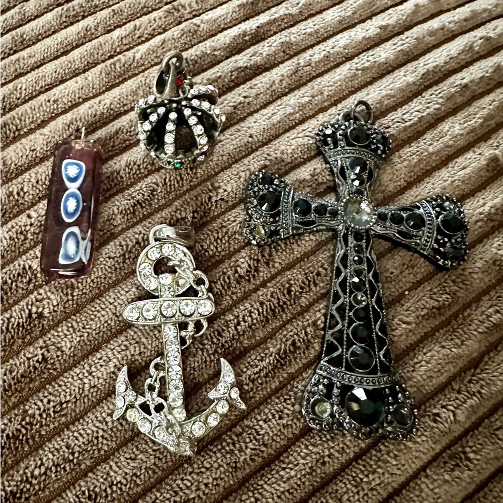 Elegant Silver and Black Pendant Set